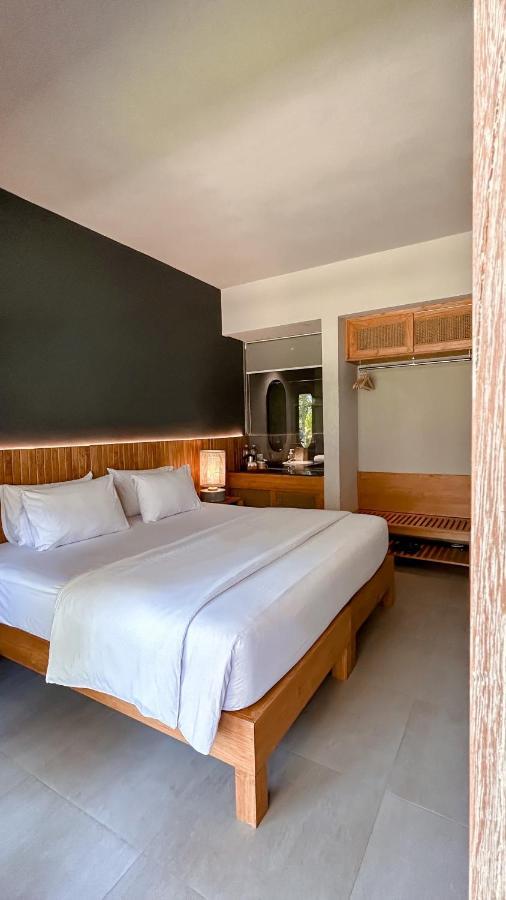 Umadewi Surf & Retreat Hotel Pulukan Bagian luar foto